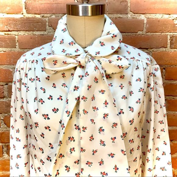 VINTAGE Sweet Cream Floral Blouse w/ Removable Tie - Picture 2 of 10